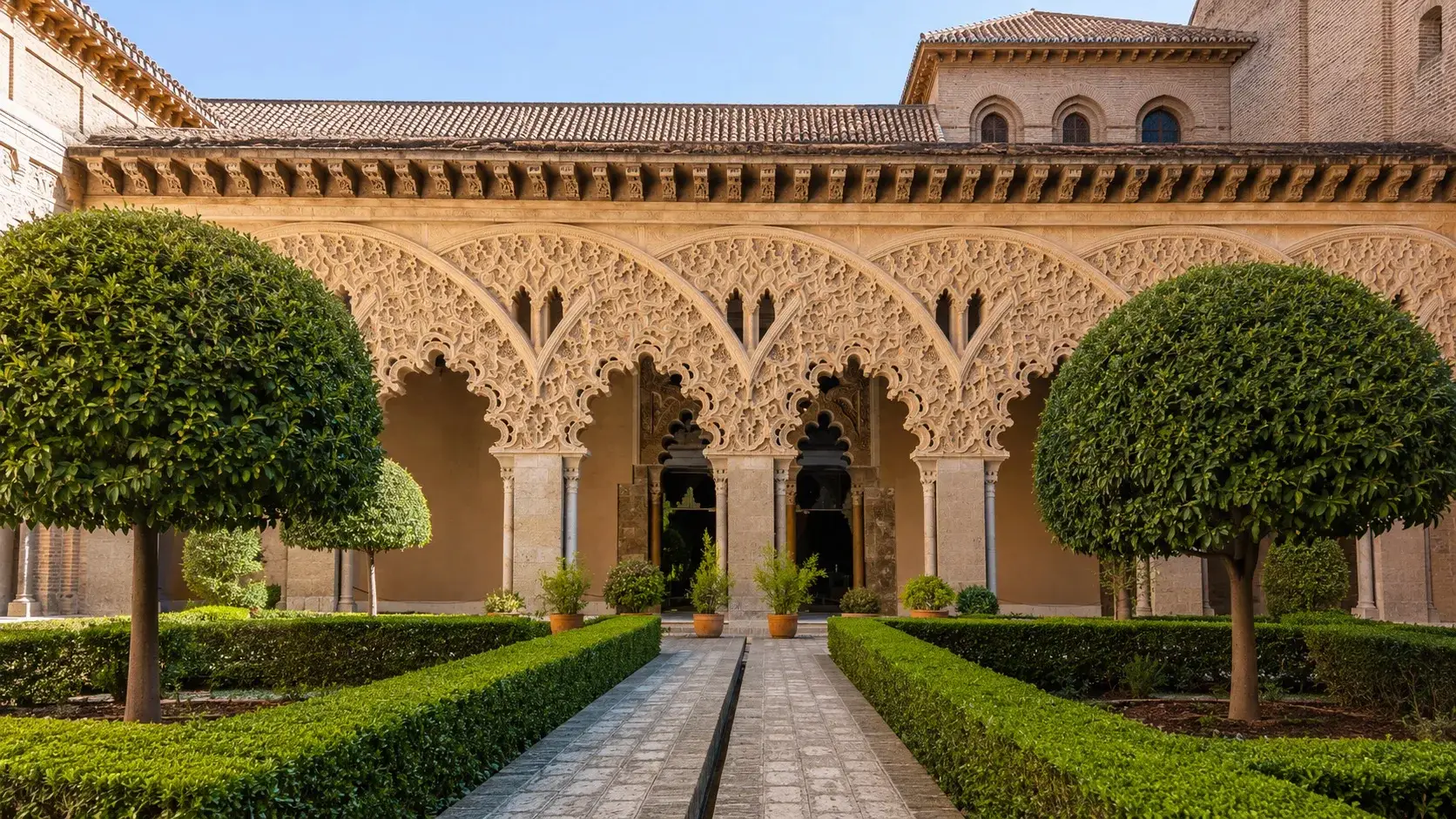 Patio interior del Palacio de la Aljafería de Zaragoza, palacio islámico medieval